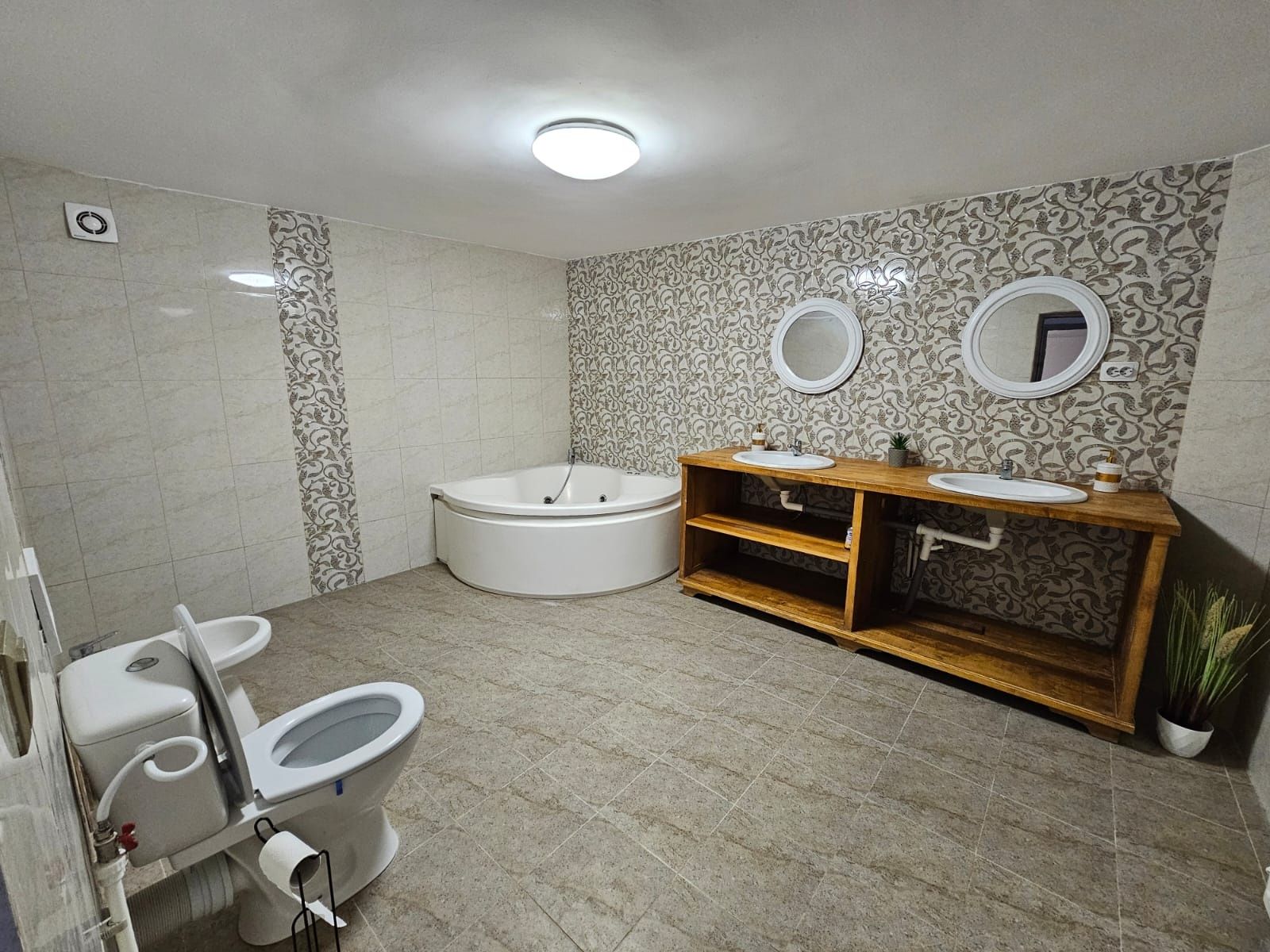 Inchiriez apartamente zona Copou