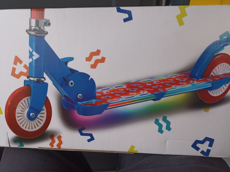 Trotineta baieti cu luminite