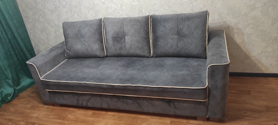 Продам диван 70 000 тг.