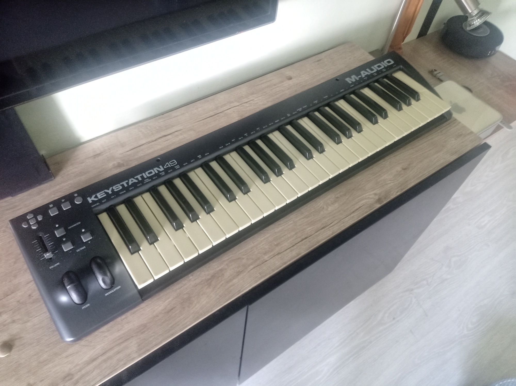 Keystation 49 (midi usb controller)
