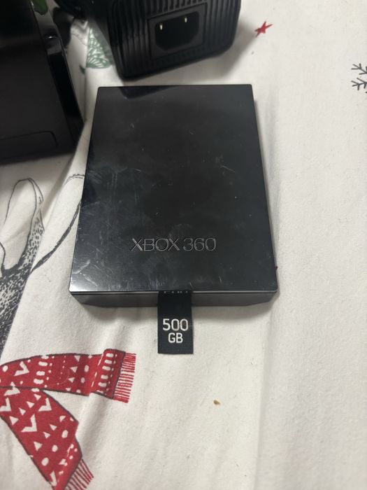 Xbox 360 + 2 controlere + playforma skylanders + ssd 500 gb