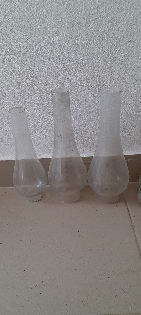 Antichitati Lampă cu petrol și sticle de rezervă