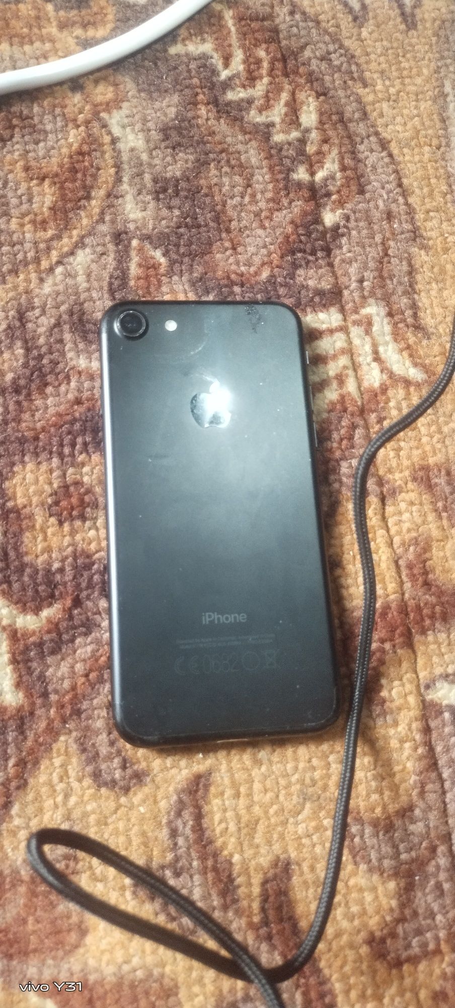 Продам iPhone 7.