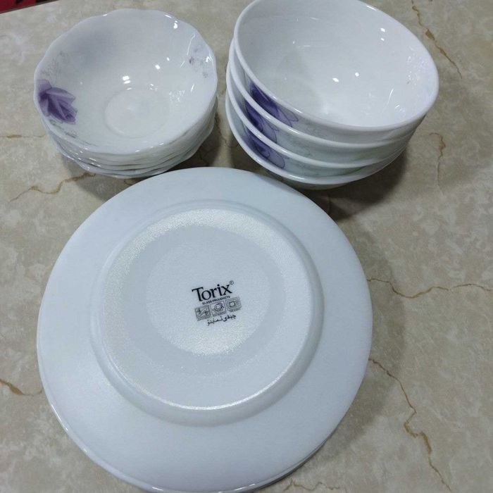 Набор посуды фирмы Torix ,новые касушки ,оригинальные салатницы.