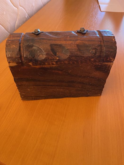 Cutie superba vintage din lemn sculptat pt bijuterii