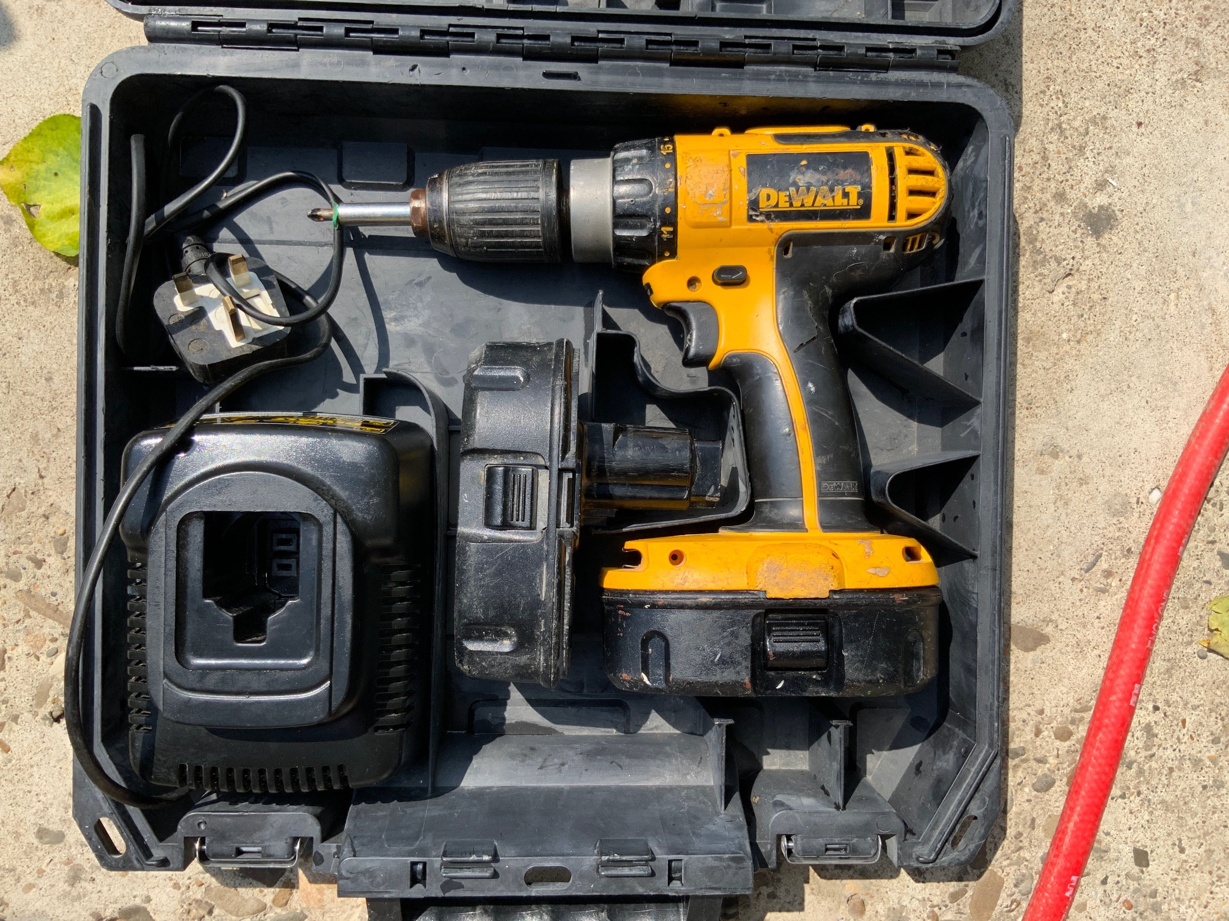 Dewalt 18 v mașina de gaurit