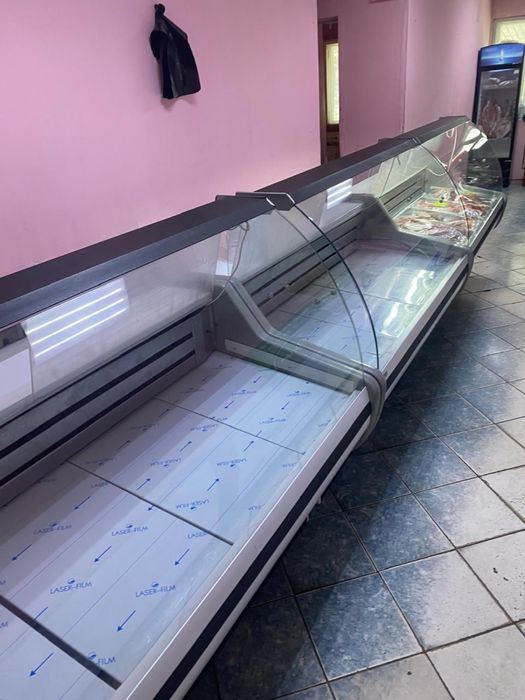 Продам холодильную витрину под мясо
