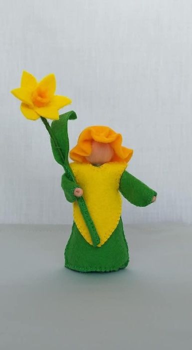 Copilele flori, primavara, personaje handmade din fetru, Waldorf