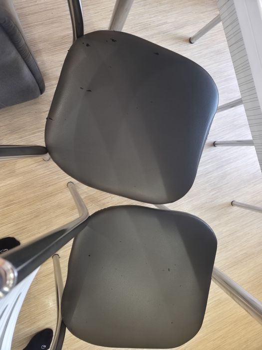 Маса за хранене със четири стола