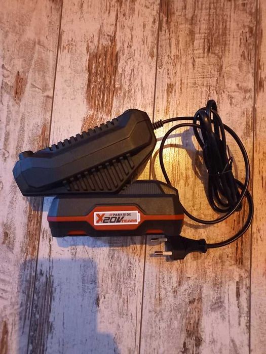 Parkside incarcatot +acumulator 2ah nou