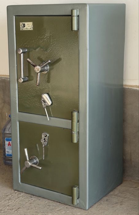 Сейф иранский , высота 102 см