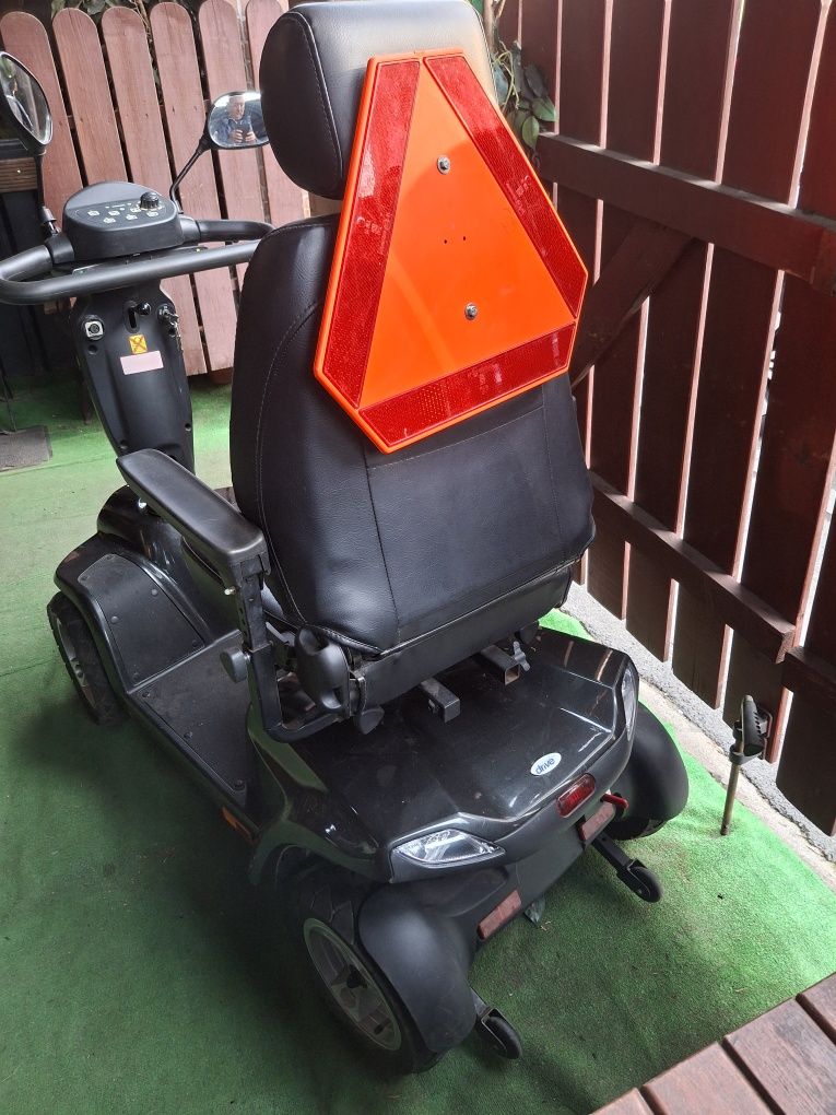 Scuter persoane cu handicap, batrâni