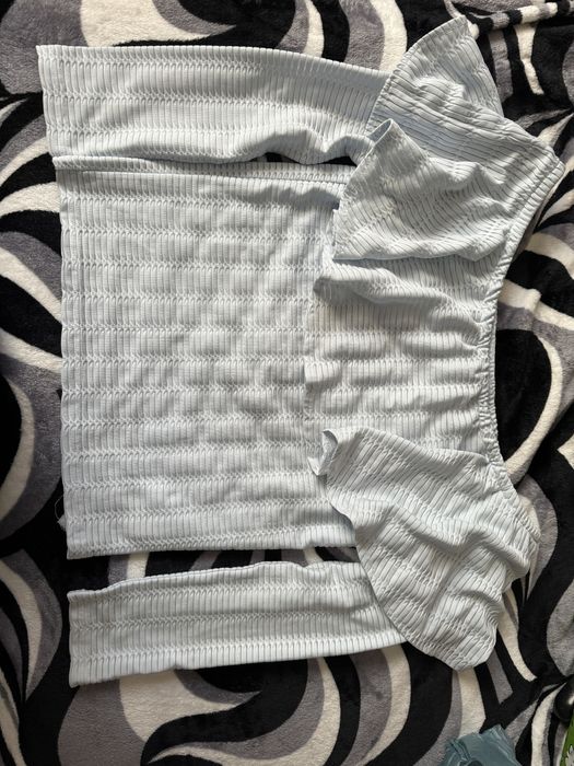 Bluza cu umerii goi
