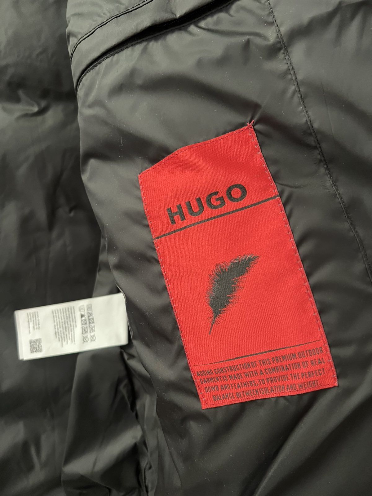 Елек Hugo пух и пера