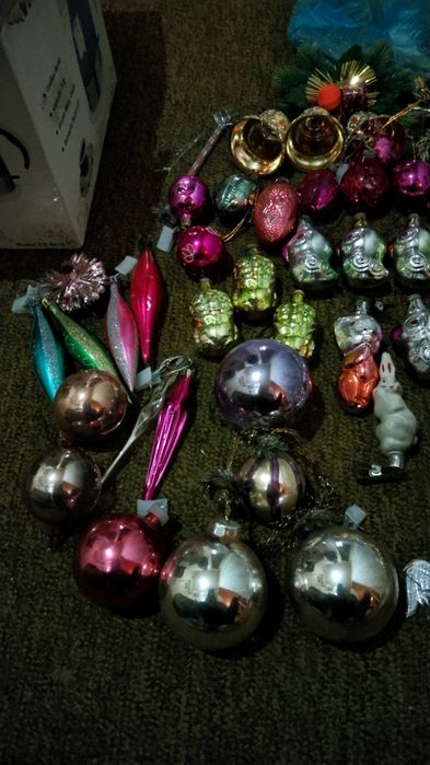 Ёлочные игрушки для ёлки.
