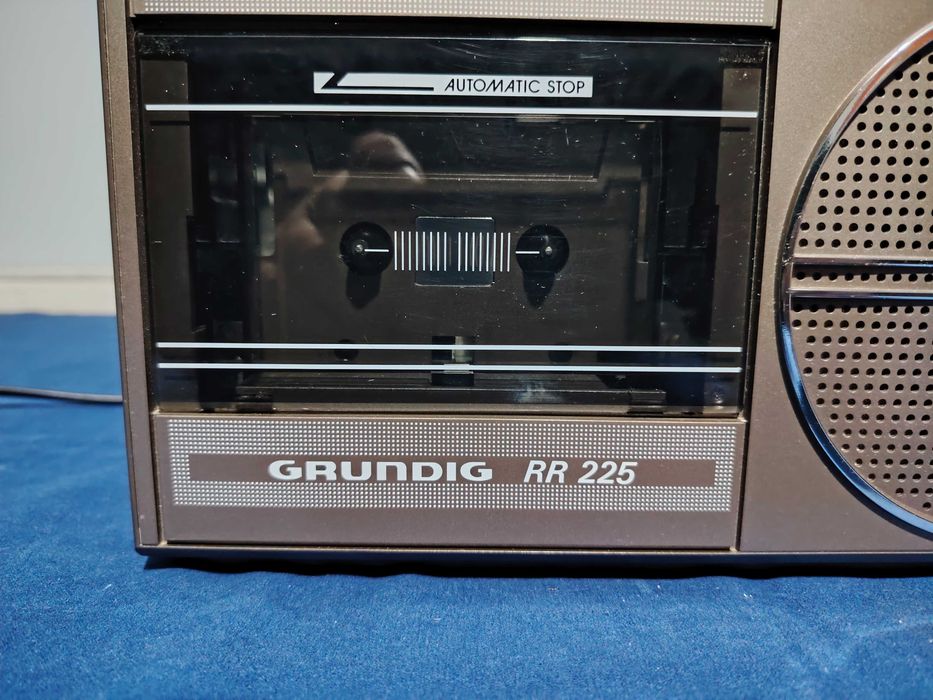 GRUNDIG RR 225 radio casetofon vintage defect, nu se aude în difuzor