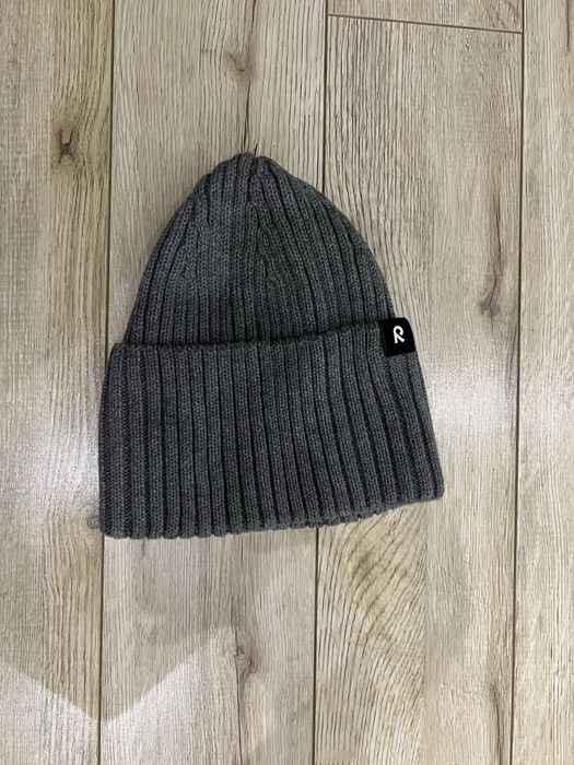 Новая шапка от бренда Рейма , серого цвета размер 50