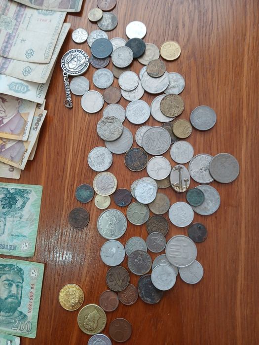 Bani vechi la 100,sau la schimb,aștept oferte