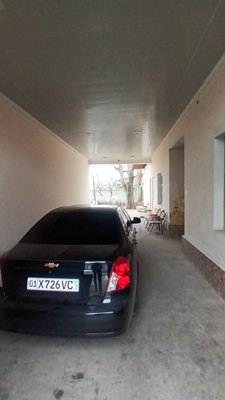 Тошкент шахар Янгихает туманида 6 соток ер,8 хона уйи билан 135 000 $