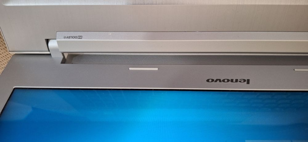 ПРОДАВА СЕ Лаптоп Lenovo