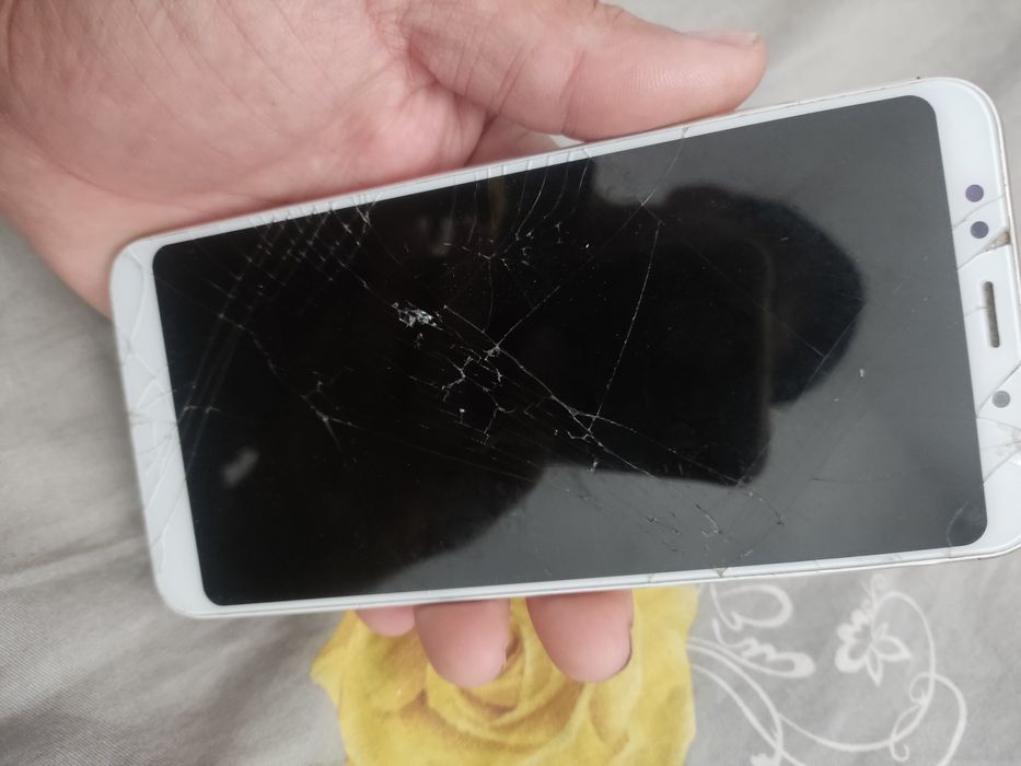 Redmi 5 plus 3/32gb
