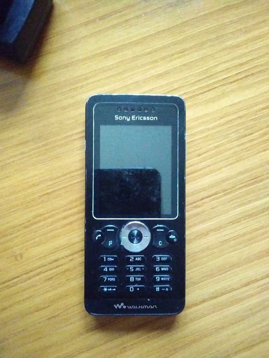 Sony Ericsson W302 Walkman + карта памет 4gb 2 оригинални зарядни