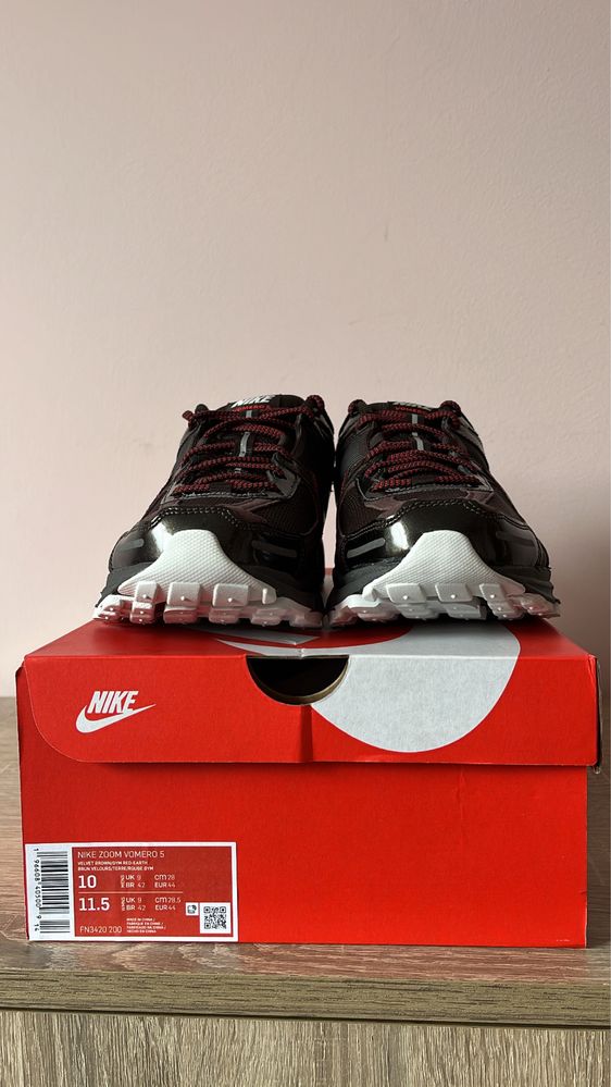 Обувки Nike Vomero V
