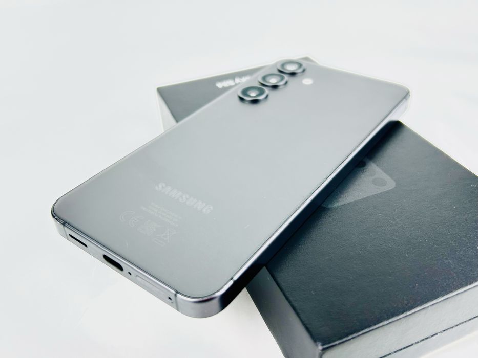 Samsung Galaxy S24 5G 128GB 8RAM Onyx Black Перфектен! Гаранция!