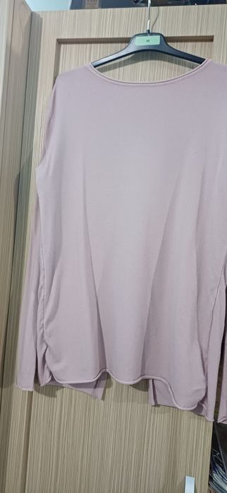 Vând bluza dama roz pal cu dantela neagra la,spate