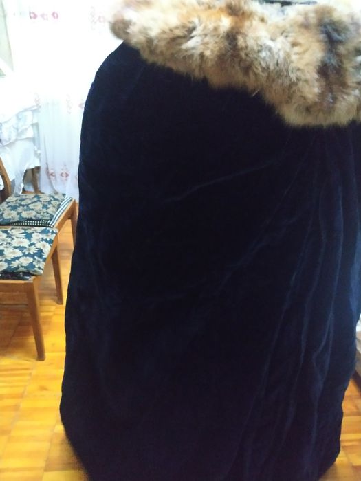 Накидка из лисьих шкур.
