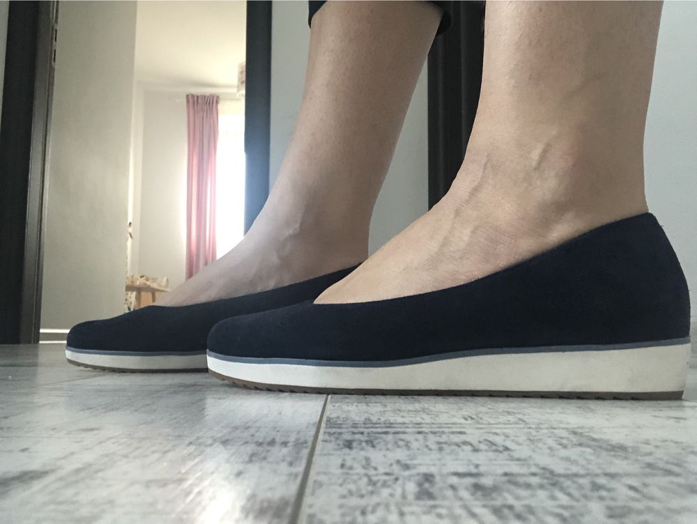 Balerini Clarks din piele intoarsa