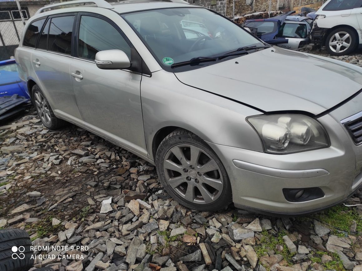 Toyota Avensis 2.2 На Части