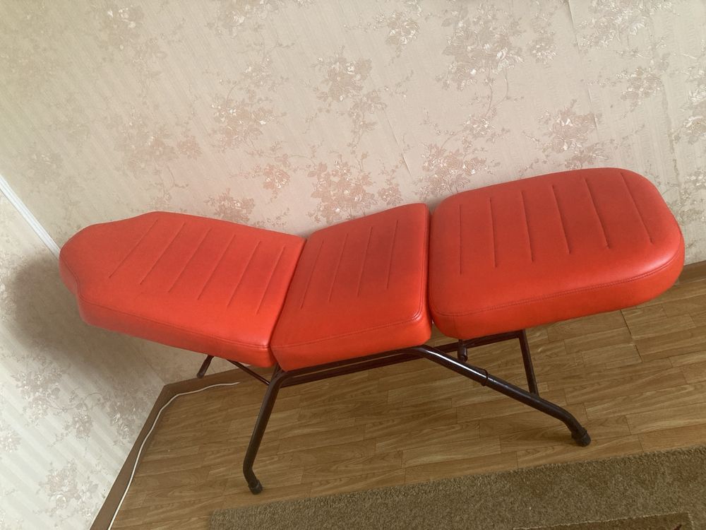 Продам кушетку мастеру