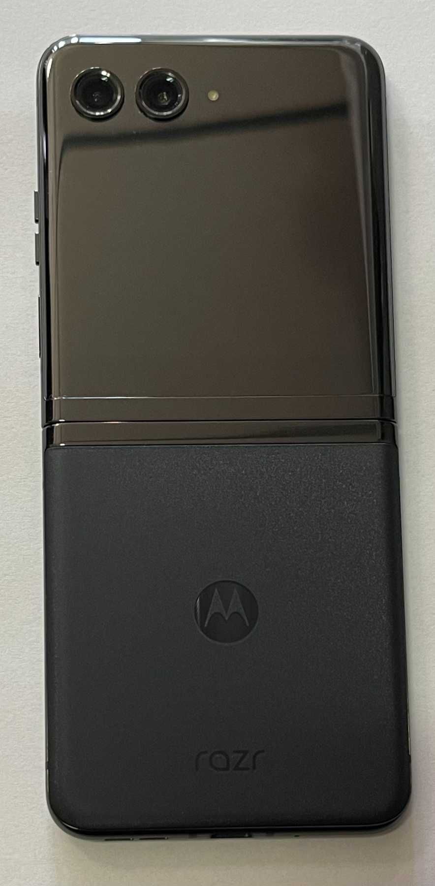 Motorola Razr 40 Ultra 5G 256GB 8GB RAM Dual 3год.Гаранция Нов!