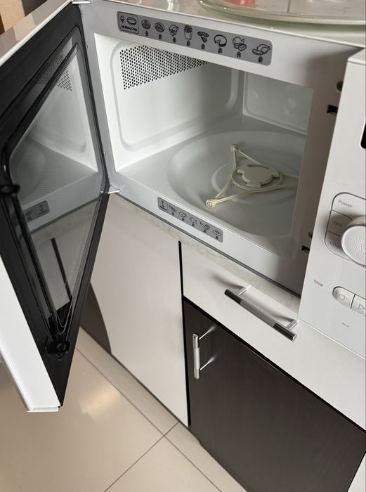 Cuptorul cu microunde Whirlpool GT285/WH