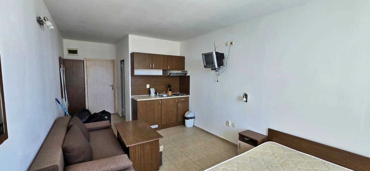 Продава се Едностаен апартамент в к.к. Слънчев бряг - 36 кв.м за 1084 €/кв.м - Снимка #2