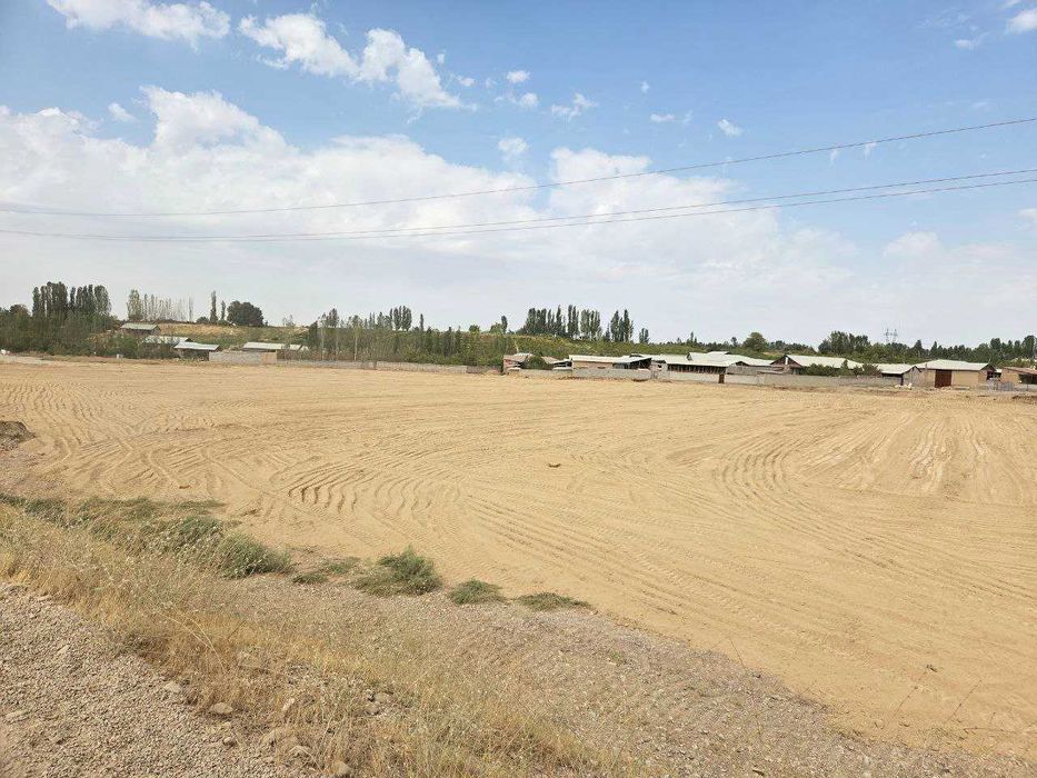 Продается 4 гектаров земли в Паркенте