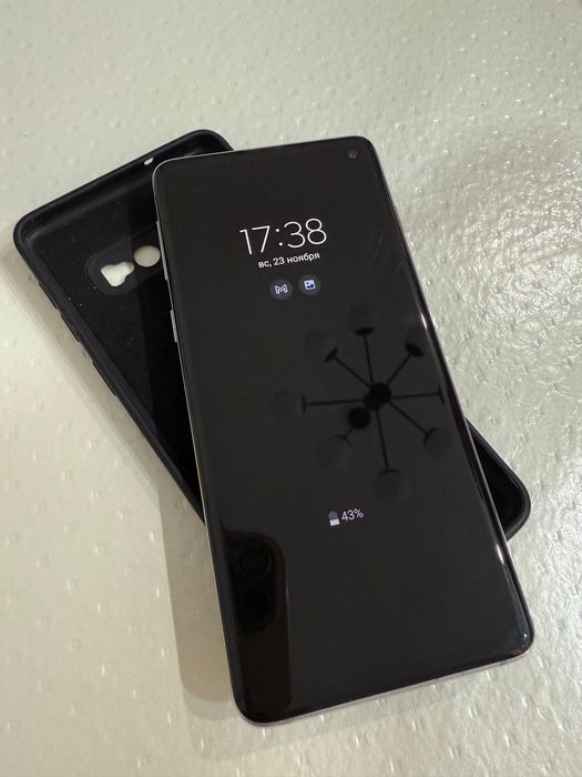 Продам телефон Samsung s10