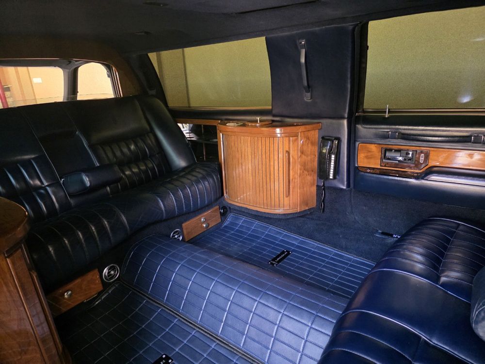 Lincoln town car сотилади lincoln лимузин