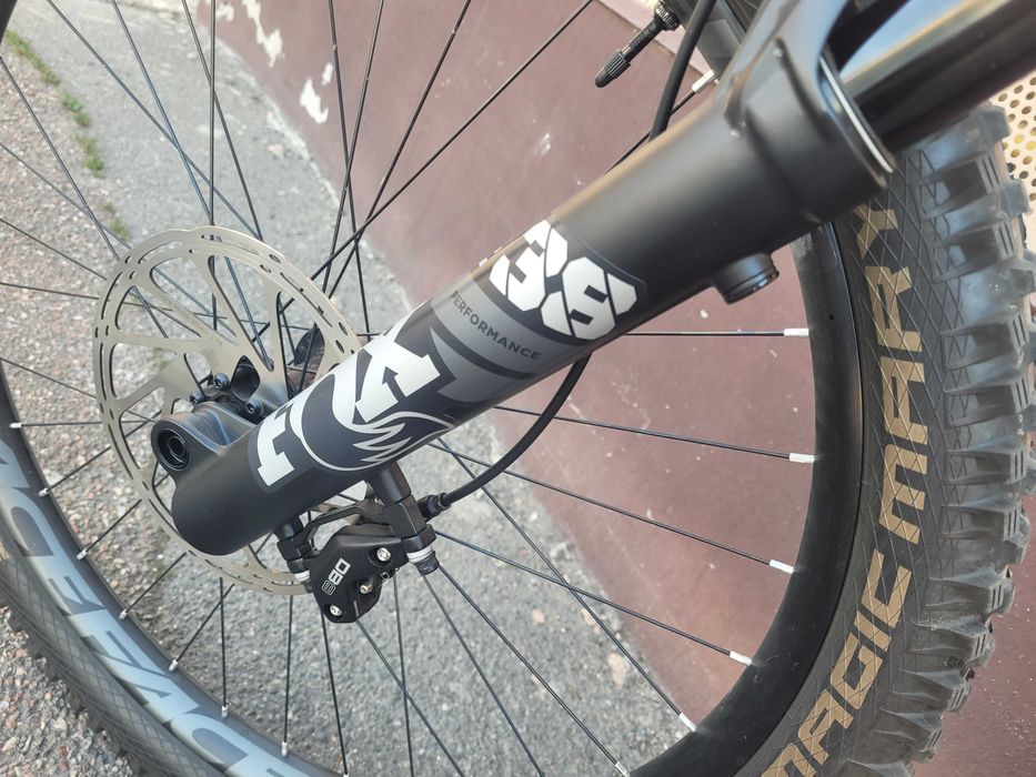 Canyon Spectral Marime M Carbon 2023 model - aproape nou + piese Noi