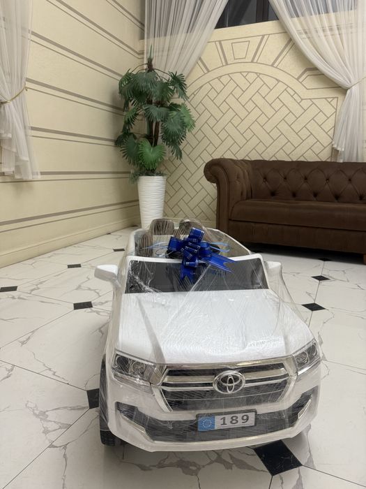 Машина с пультом