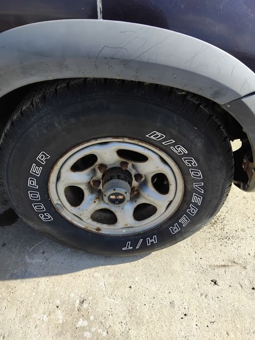 Roti nissan terrano 2.7