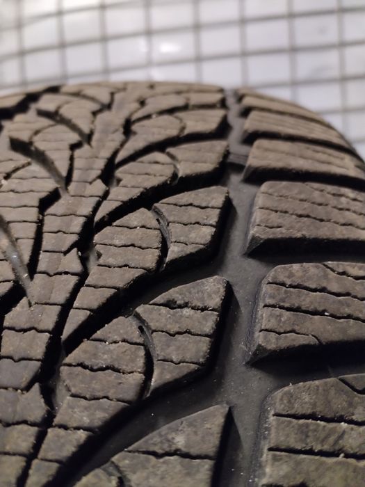 Vând anvelope iarna 205 55 R16