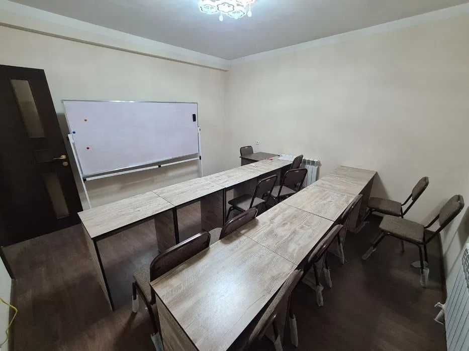Сдаётся помещение в аренду! Сергели, первая линия вдоль дороги.