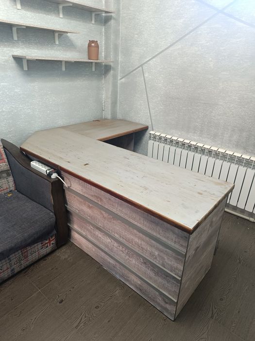 Стол на ресепшн,в кабинет