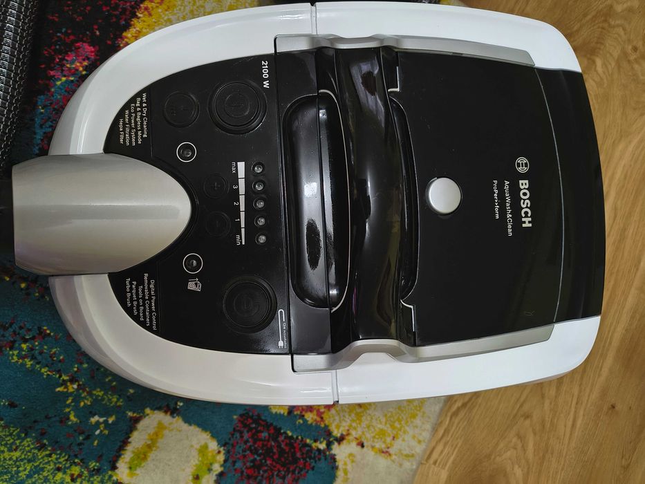 Aspirator cu spalare Bosch BWD421PRO, 2100 W, Perii Turbo si parchet