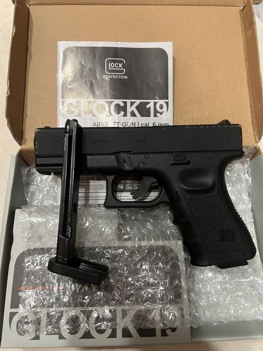 Airsoft пистолет Glock 19