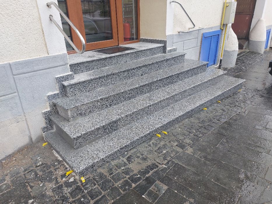 Executam trepte, glafuri,vaze din marmura,travertin