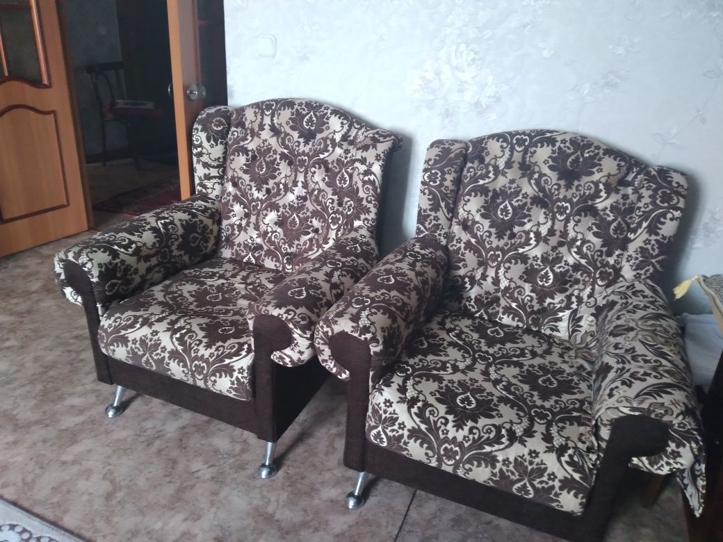 Продается диван и 2 кресла