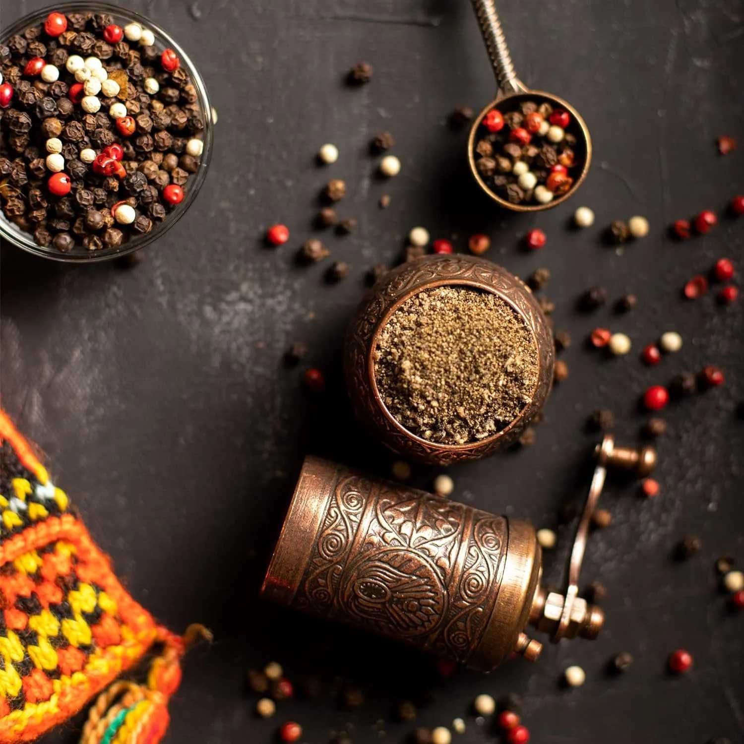 Rasnita manuala din alama pentru cafea, condimente, Vintage